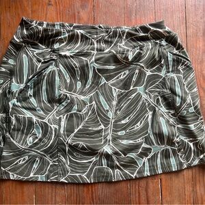 Title nine Majestic Skort Monstera Large